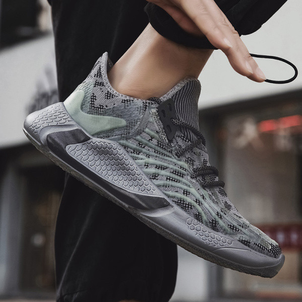 Kevadised paelte ja lameda tallaga helendavad meeste tossud