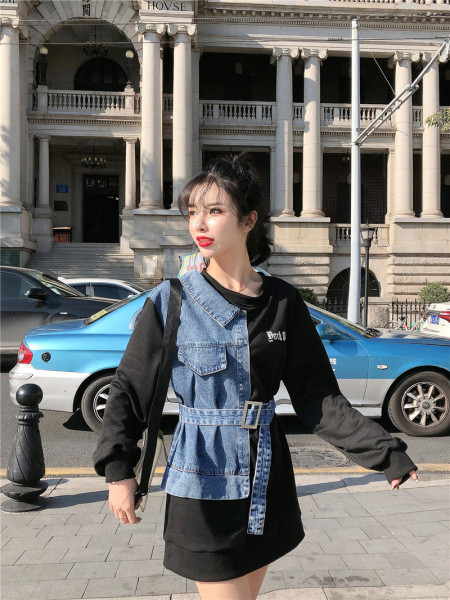 Naujo modelio trumpa asimetriška suknelė su dalimis ir džinsiniu dirželiu