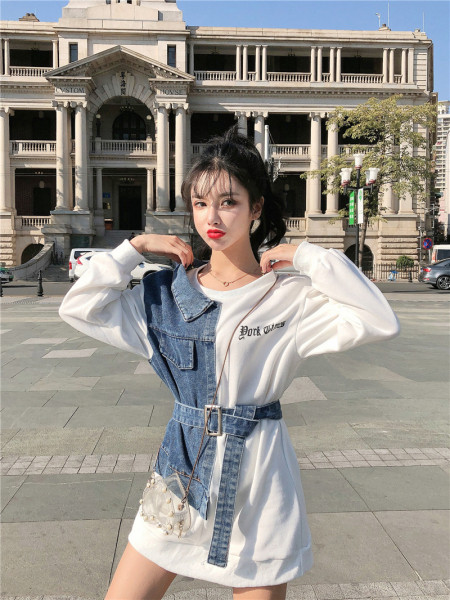 Naujo modelio trumpa asimetriška suknelė su dalimis ir džinsiniu dirželiu