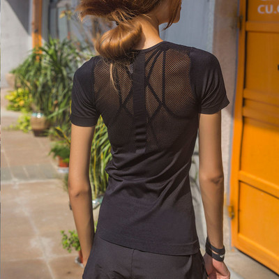 Moteriški sportiniai marškinėliai trumpomis rankovėmis ir tinkleliu