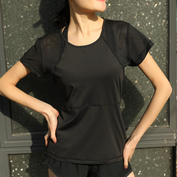 Greitai džiūstantys moteriški sportiniai marškinėliai ovalia iškirpte ir trumpomis rankovėmis