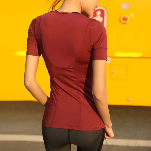 Moteriški sportiniai marškinėliai su ovalia iškirpte ir trumpomis rankovėmis
