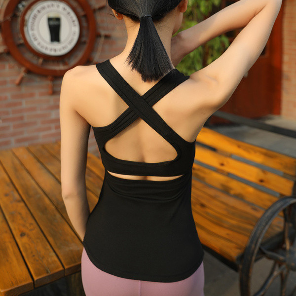 Moteriškas sportinis batviršis su kryžminiais dirželiais ir iškirpta dalimi