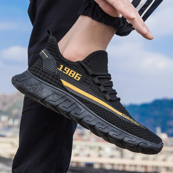 Ikdienas vīriešu kedas ar mežģīnēm un plakanu zoli