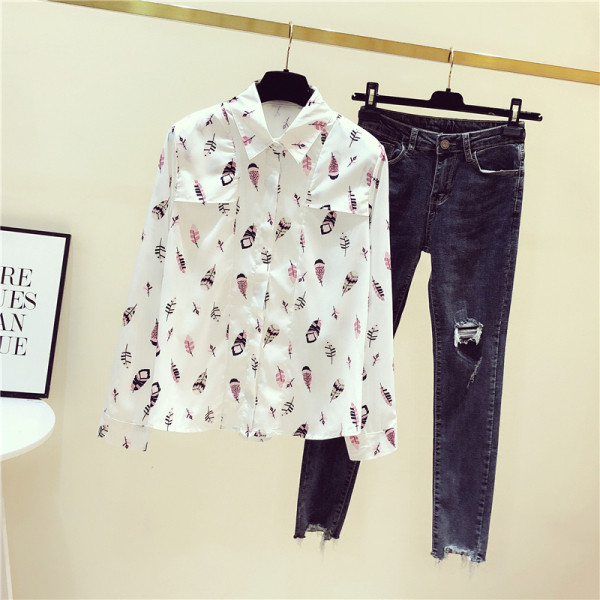 Retro stila sieviešu krekls ar garām piedurknēm un klasisku apkakli