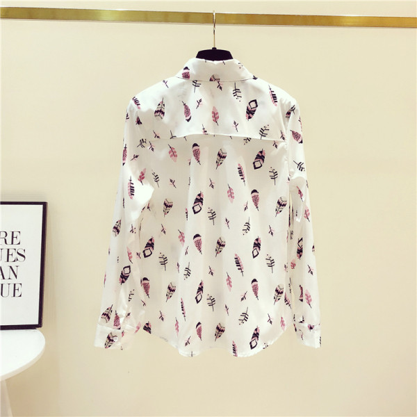 Retro stila sieviešu krekls ar garām piedurknēm un klasisku apkakli