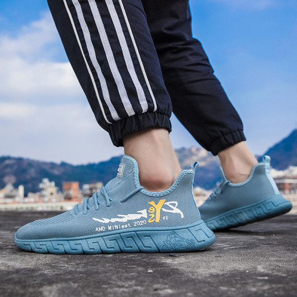 Alkalmi férfi tornacipő lapos talppal és színes rátéttel