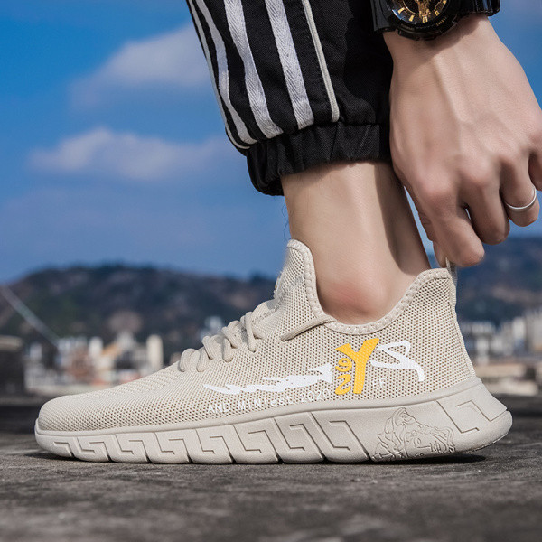 Alkalmi férfi tornacipő lapos talppal és színes rátéttel