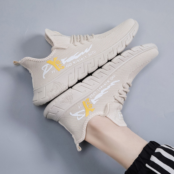 Alkalmi férfi tornacipő lapos talppal és színes rátéttel