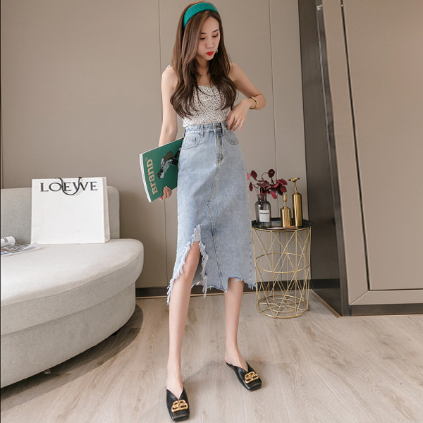 Sieviešu džinsa svārki ar augstu vidukli un saplēstiem motīviem