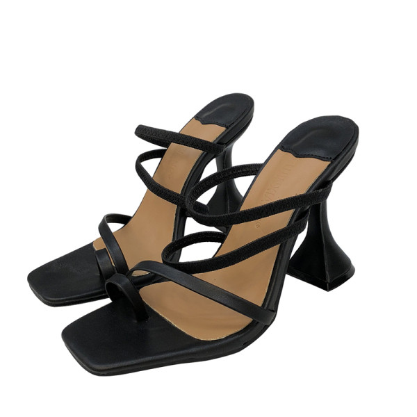 Öko bőrből készült, vastag sarkú női papucs