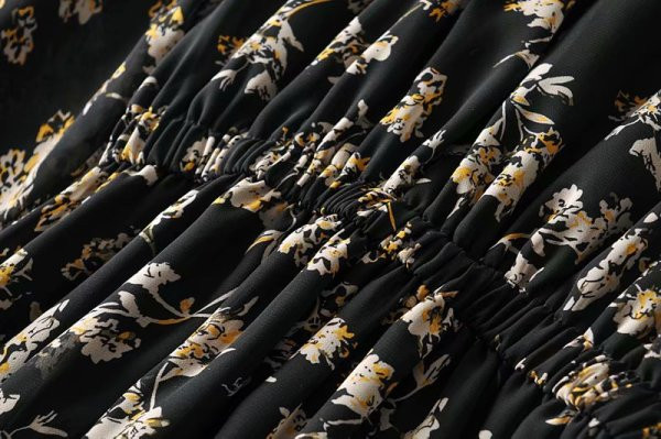 Γυναικείο φόρεμα με φλοράλ πριντ με βολάν 