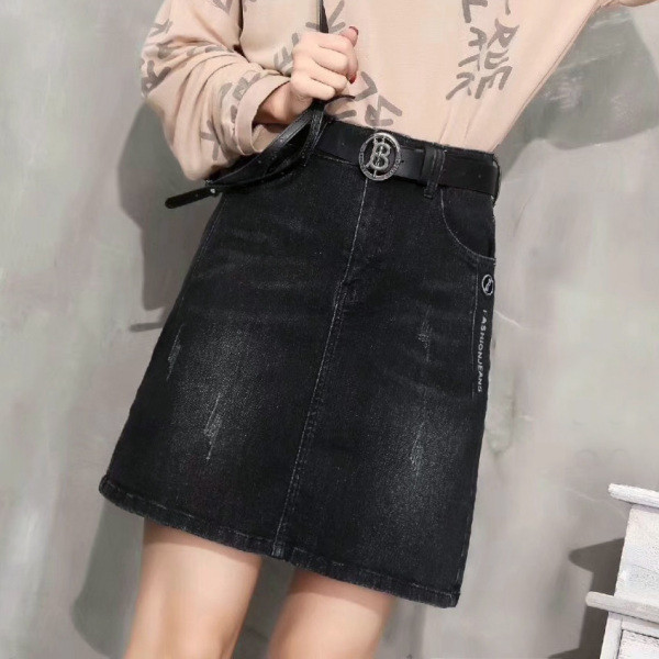 Γυναικεία μαύρη τζιν φούστα με ψηλή μέση σε ρετρό στυλ