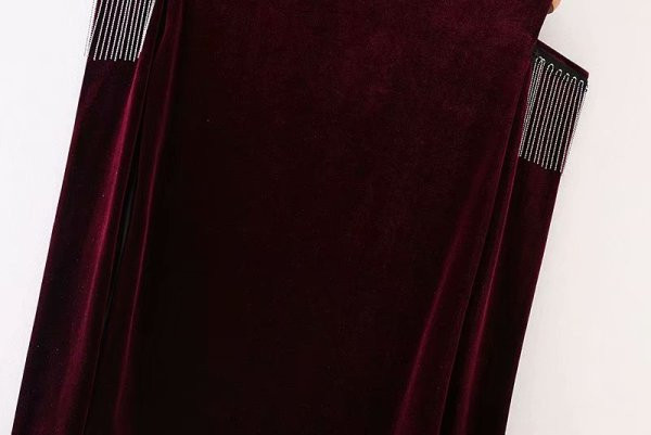 Női bársony blúz retro stílusban pólógallérral és csupasz vállakkal