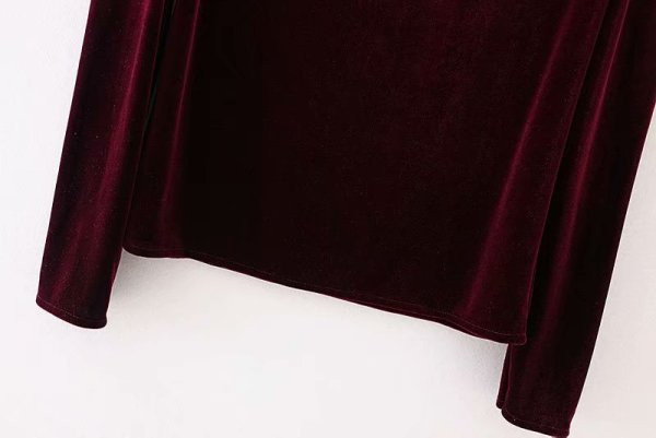 Női bársony blúz retro stílusban pólógallérral és csupasz vállakkal