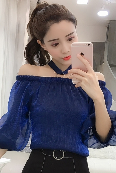 Модерна дамска блуза с паднали ръкави и метален елемент 