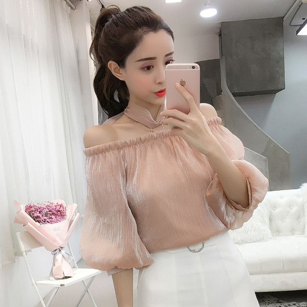 Модерна дамска блуза с паднали ръкави и метален елемент 