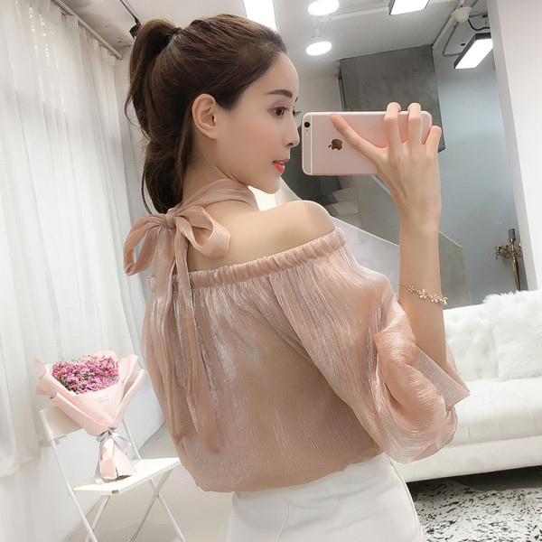 Модерна дамска блуза с паднали ръкави и метален елемент 