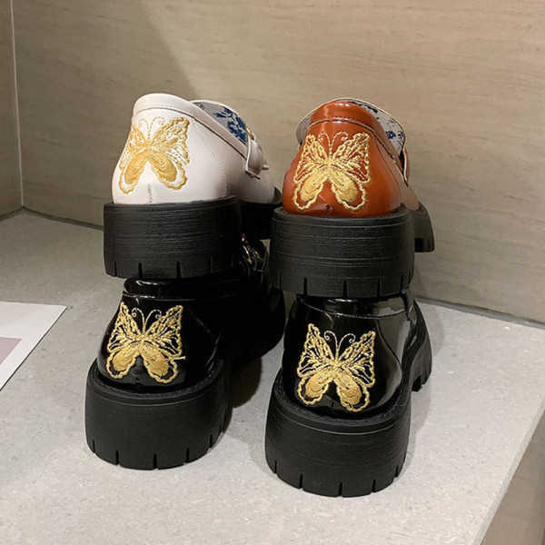 Ikdienas sieviešu ādas apavi ar krāsainu izšuvumu