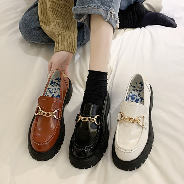 Ikdienas sieviešu ādas apavi ar krāsainu izšuvumu