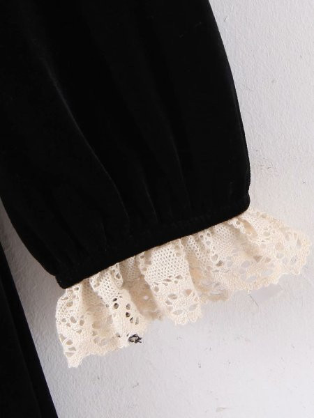 Gara samta kleita ar mežģīnēm retro stilā