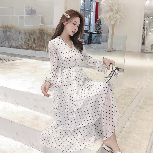 Μακρύ γυναικείο ρέτρο στλ φόρεμα πουά με V-λαιμόκοψη