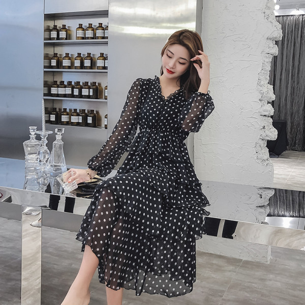 Μακρύ γυναικείο ρέτρο στλ φόρεμα πουά με V-λαιμόκοψη