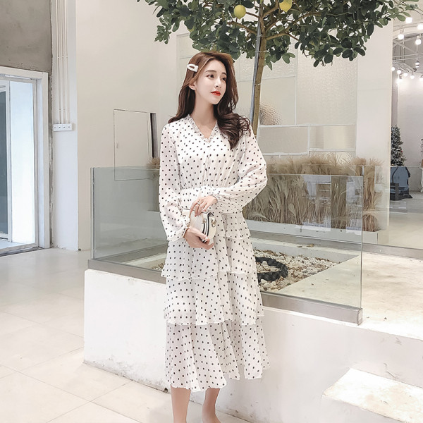 Μακρύ γυναικείο ρέτρο στλ φόρεμα πουά με V-λαιμόκοψη