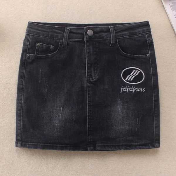 Μοντέρνα γυναικεία φούστα με τσέπες και κεντήματα