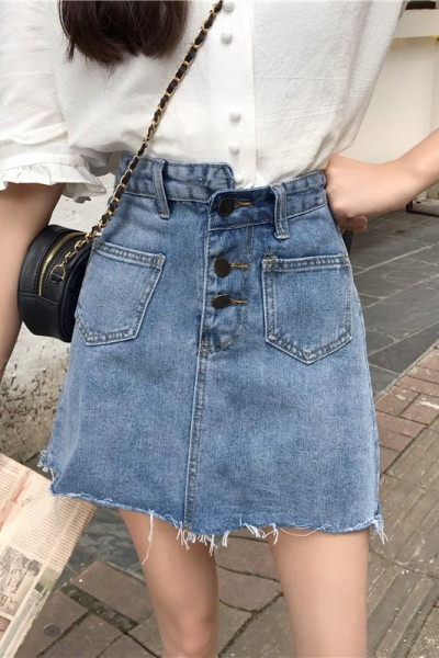 Stílusos női farmerszoknya zsebekkel