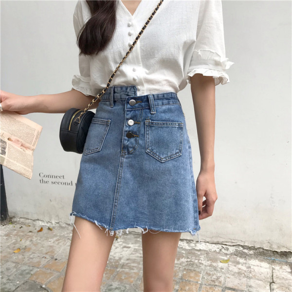 Stílusos női farmerszoknya zsebekkel