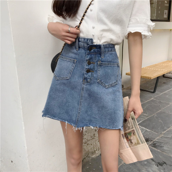 Stílusos női farmerszoknya zsebekkel