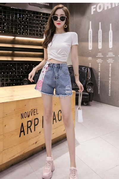 Női alkalmi rövid farmernadrág magas derékkal, színes rátéttel