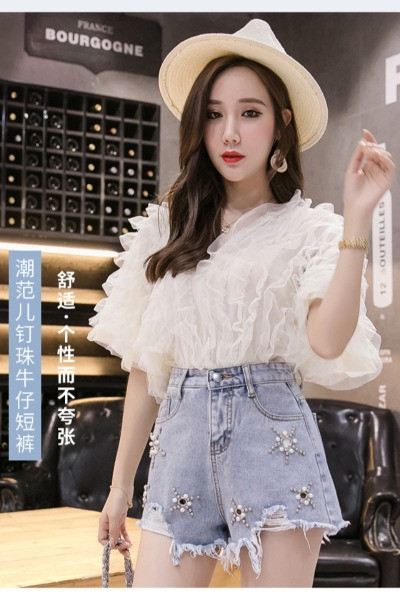 Naiste vabaaja lühikesed teksad kõrge vöökoha ja siniste pärlitega