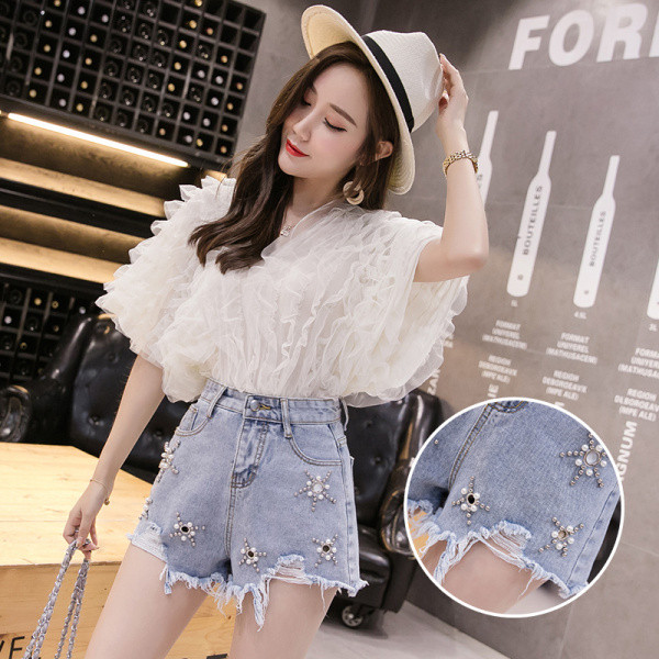 Naiste vabaaja lühikesed teksad kõrge vöökoha ja siniste pärlitega