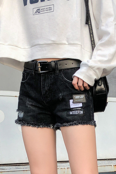 Ежедневни дънкови дамски къси панталони със скъсани мотиви