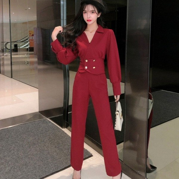 Stiilne naiste komplekt, mis sisaldab kõrge vöökohaga pükse ja spits-kaelusega särki