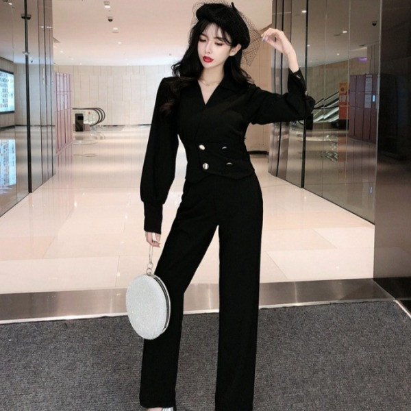 Stiilne naiste komplekt, mis sisaldab kõrge vöökohaga pükse ja spits-kaelusega särki