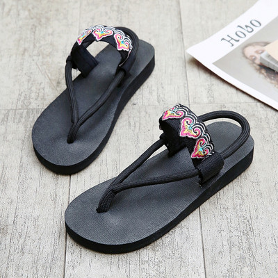 Sieviešu ikdienas sandales ar plakanu zoli un izšuvumu