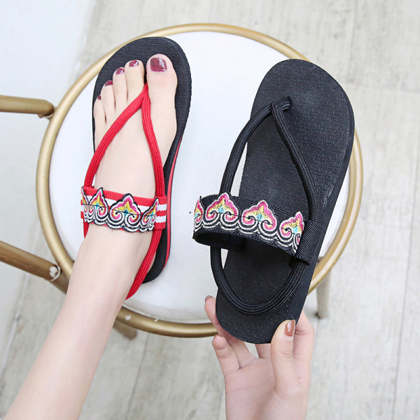 Sieviešu ikdienas sandales ar plakanu zoli un izšuvumu