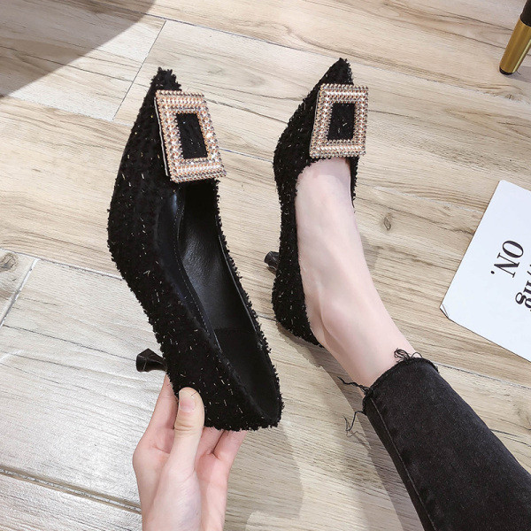 Model nou de pantofi dama cu catarama metalica - model ascutit