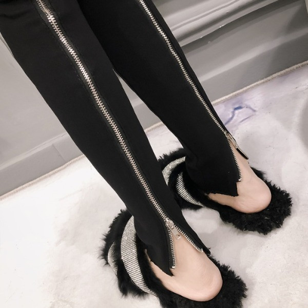 Testhezálló fekete női nadrág magas derékkal és cipzárral