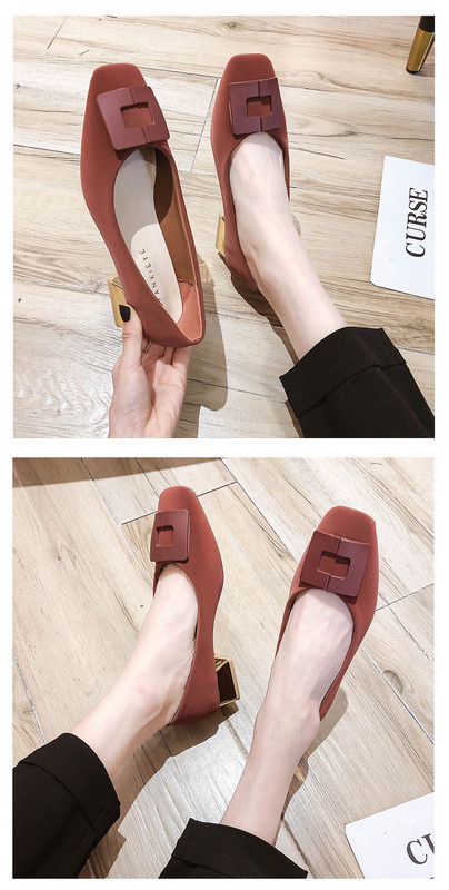 Γυναικεία παπούτσια με χαμηλό τακούνι και πόρπη