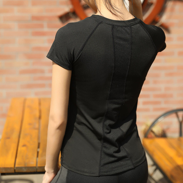 Moteriški sportiniai marškinėliai trumpomis rankovėmis ir užrašu