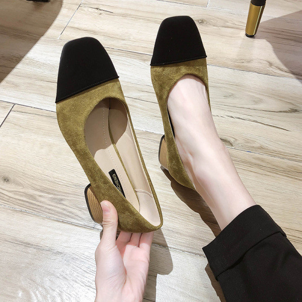 Γυναικεία μοντέρνα παπούτσια με  χαμηλό τακούνι