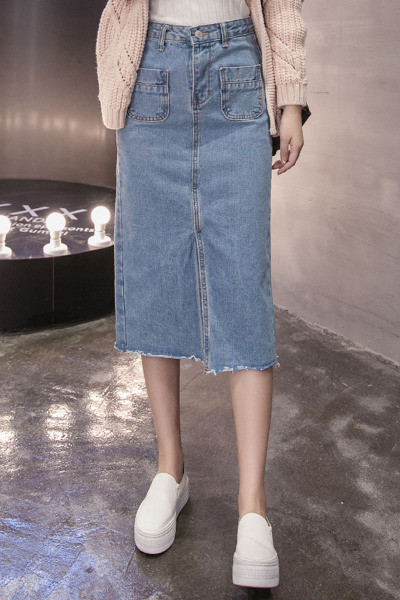 Aktuāli sieviešu džinsa svārki ar kabatām un šķēlumu