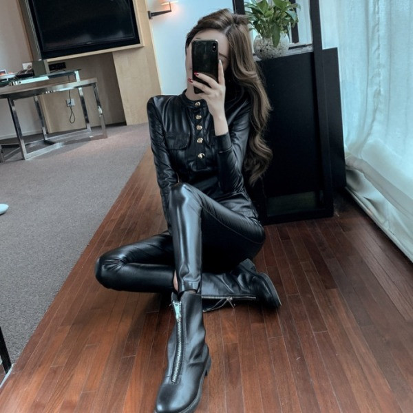 Set de dama modern din piele ecologica - camasa si pantaloni