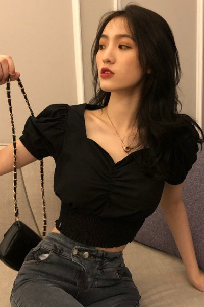 Trumpa moteriška palaidinė pūstomis rankovėmis