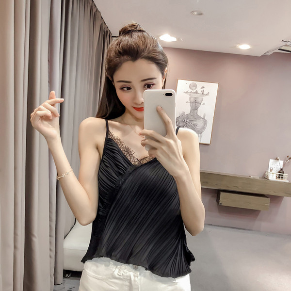 Актуален дамски потник с тънки презрамки и шпиц деколте