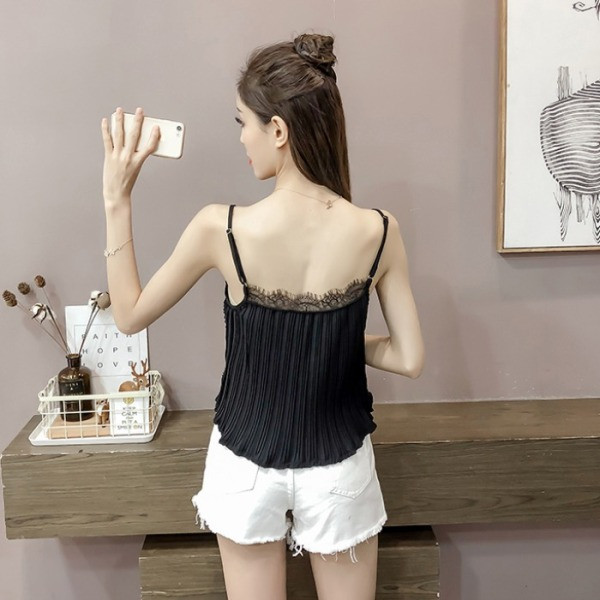 Актуален дамски потник с тънки презрамки и шпиц деколте